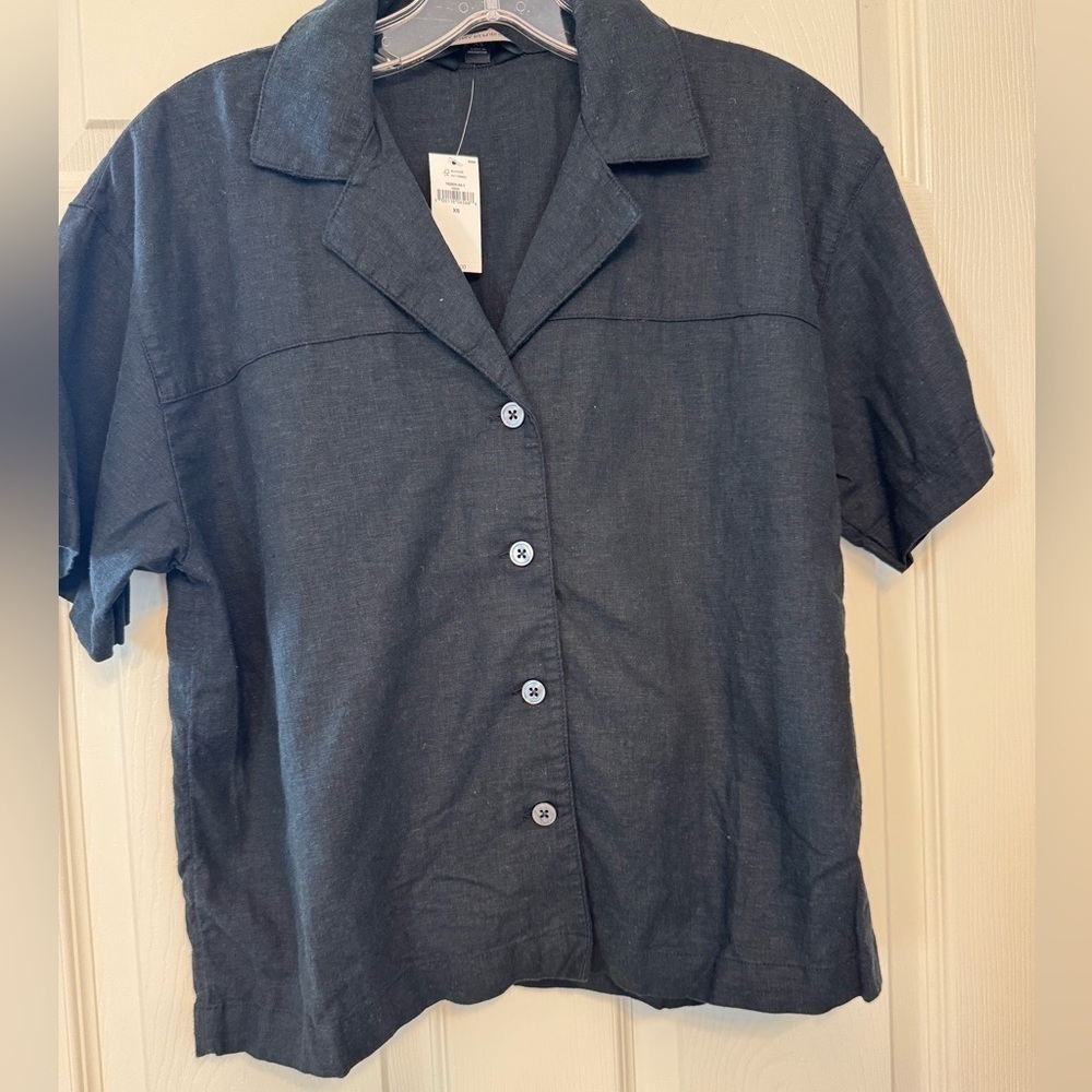 New - Banana Republic soft black Shirt